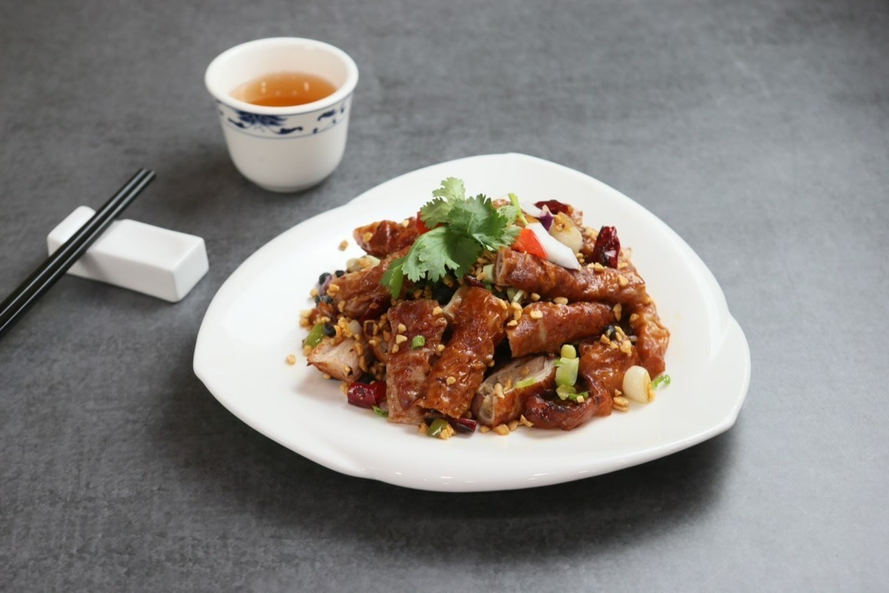 Fried Pork Intestine with Chili Pepper - HON'S WUN-TUN HOUSE 洪記面家